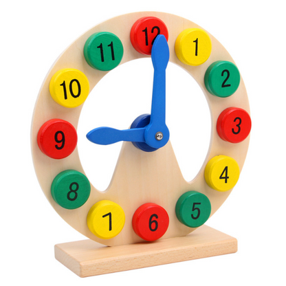 Houten klok om de uren mee te oefenen. Ideaal voor kinderen die interesse beginnen te krijgen in de tijd. 
